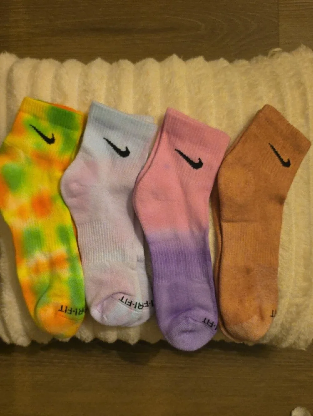 4 Nike Crew Socks Pack - Tie-Dye Yellow, Pastel Lilac, Pink-Purple Ombre, Brown